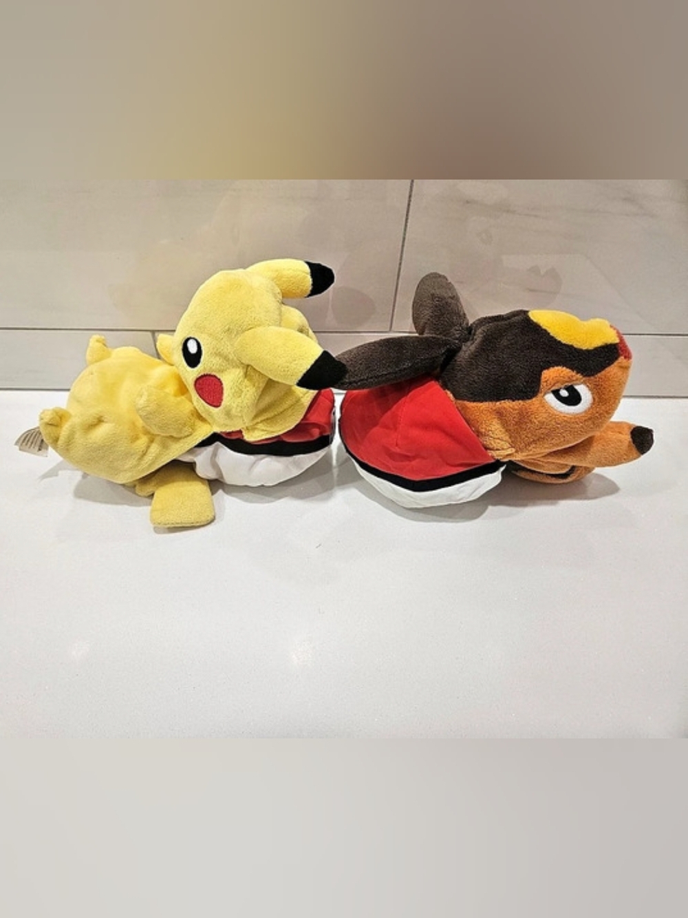 Pokémon Pikachu and Tepig Poké Ball plush set